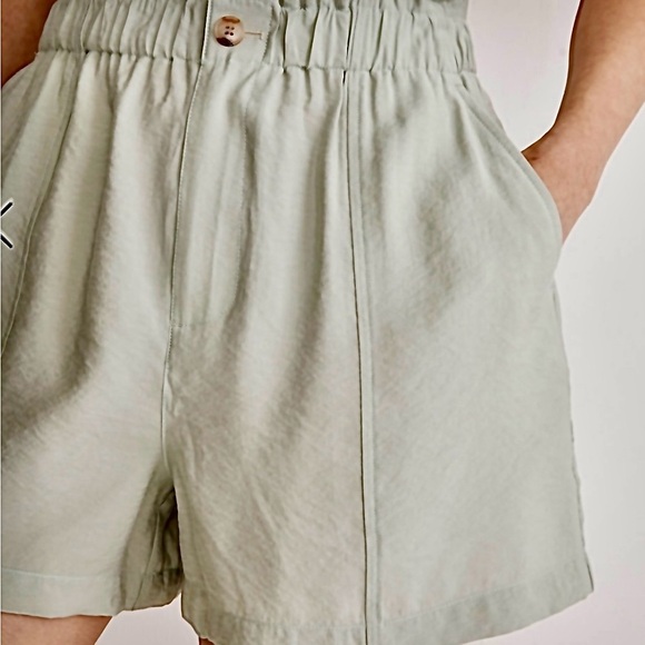 Seamed Pull-On Paperbag
Shorts in Softdrape size XS - Picture 3 of 6
